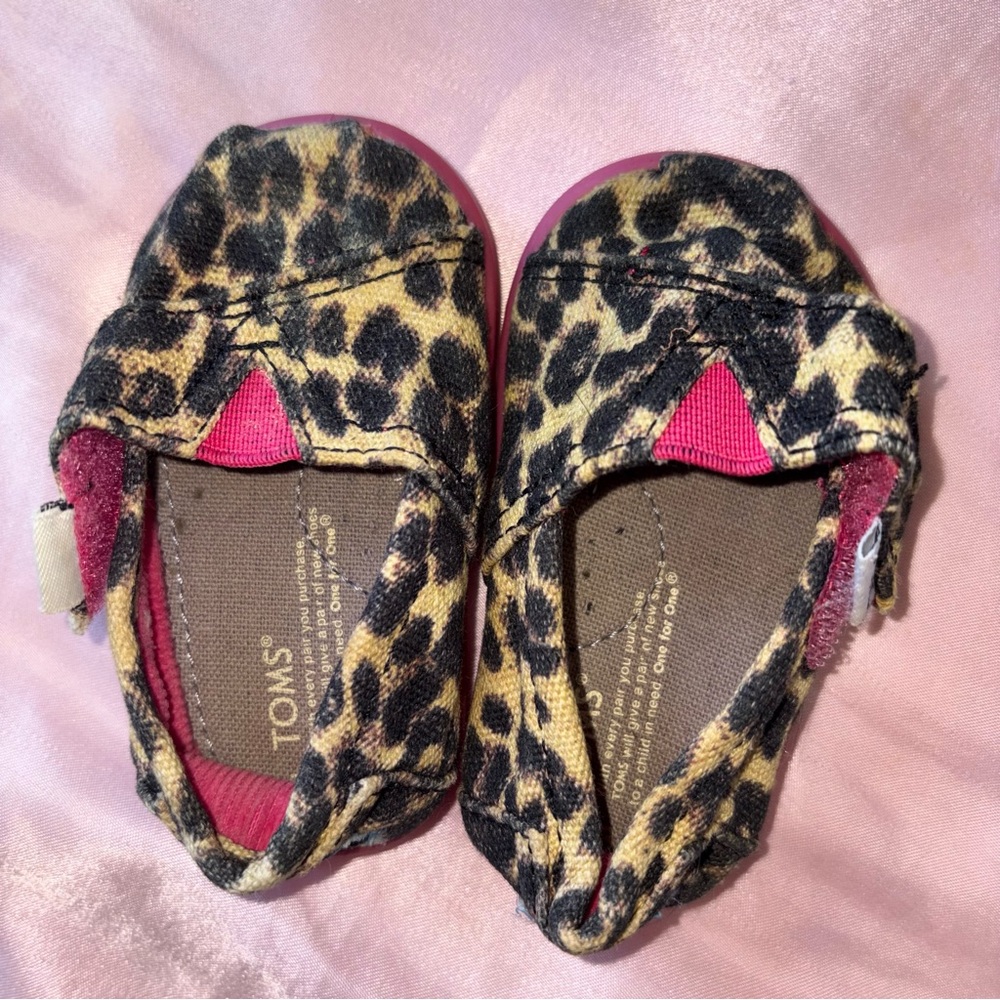 TOMS Kids Shoes - Leopard Print with Pink Accents